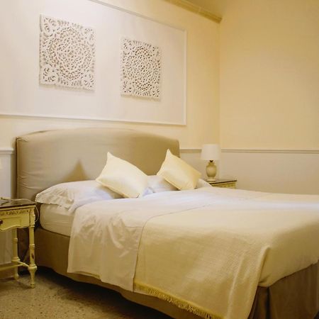 Dimora Le Tre Muse Guesthouse Lecce Exterior photo