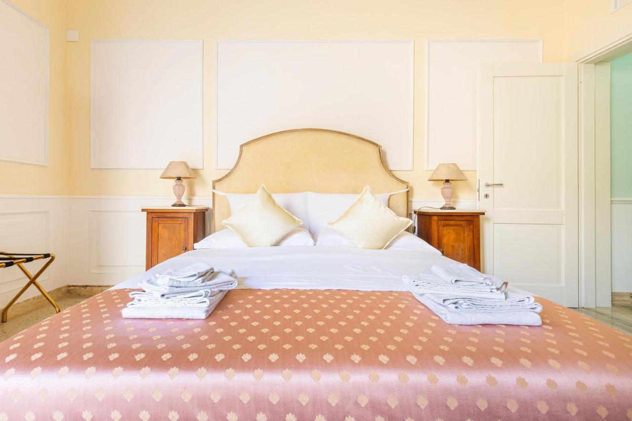 Dimora Le Tre Muse Guesthouse Lecce Exterior photo
