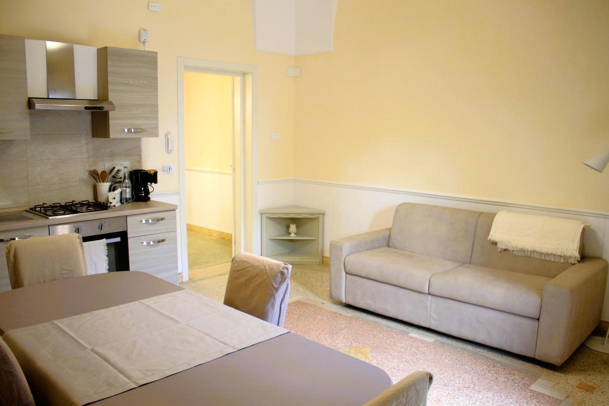 Dimora Le Tre Muse Guesthouse Lecce Exterior photo