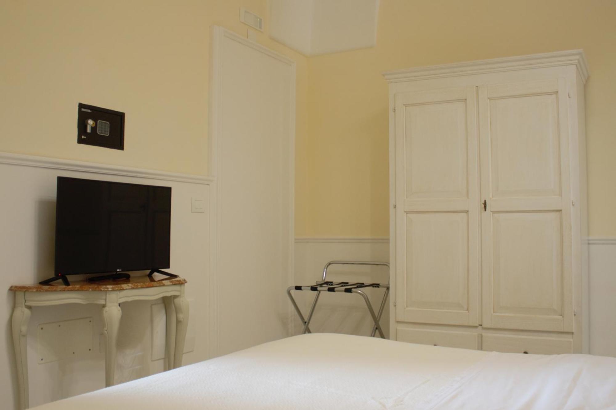 Dimora Le Tre Muse Guesthouse Lecce Exterior photo